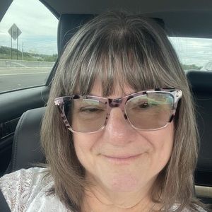Meet your Posher, Debbi